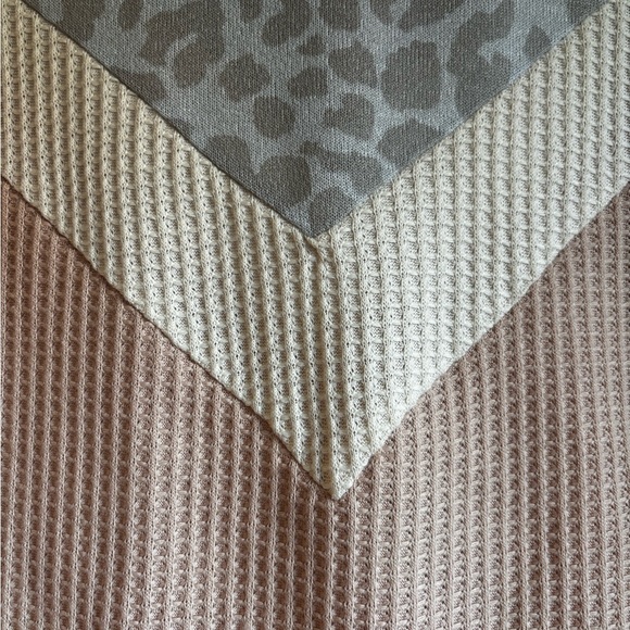 Hem & Thread Blue, Blush and White Short Sleeve Top - Picture 5 of 8